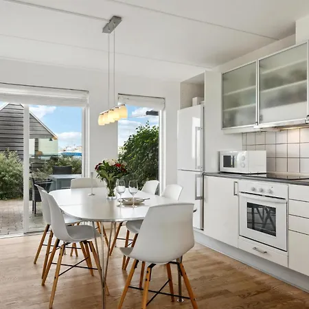 In With House Sea View Assens